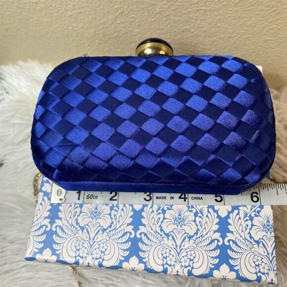 Urban Expressions Blue Woven Clutch Handbag with Gold Chain Strap - Picture 8 of 14
